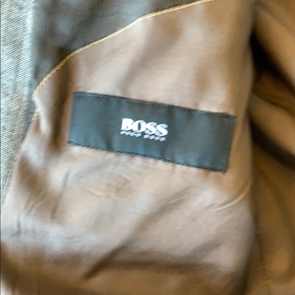 Suit - Picture 3 of 5